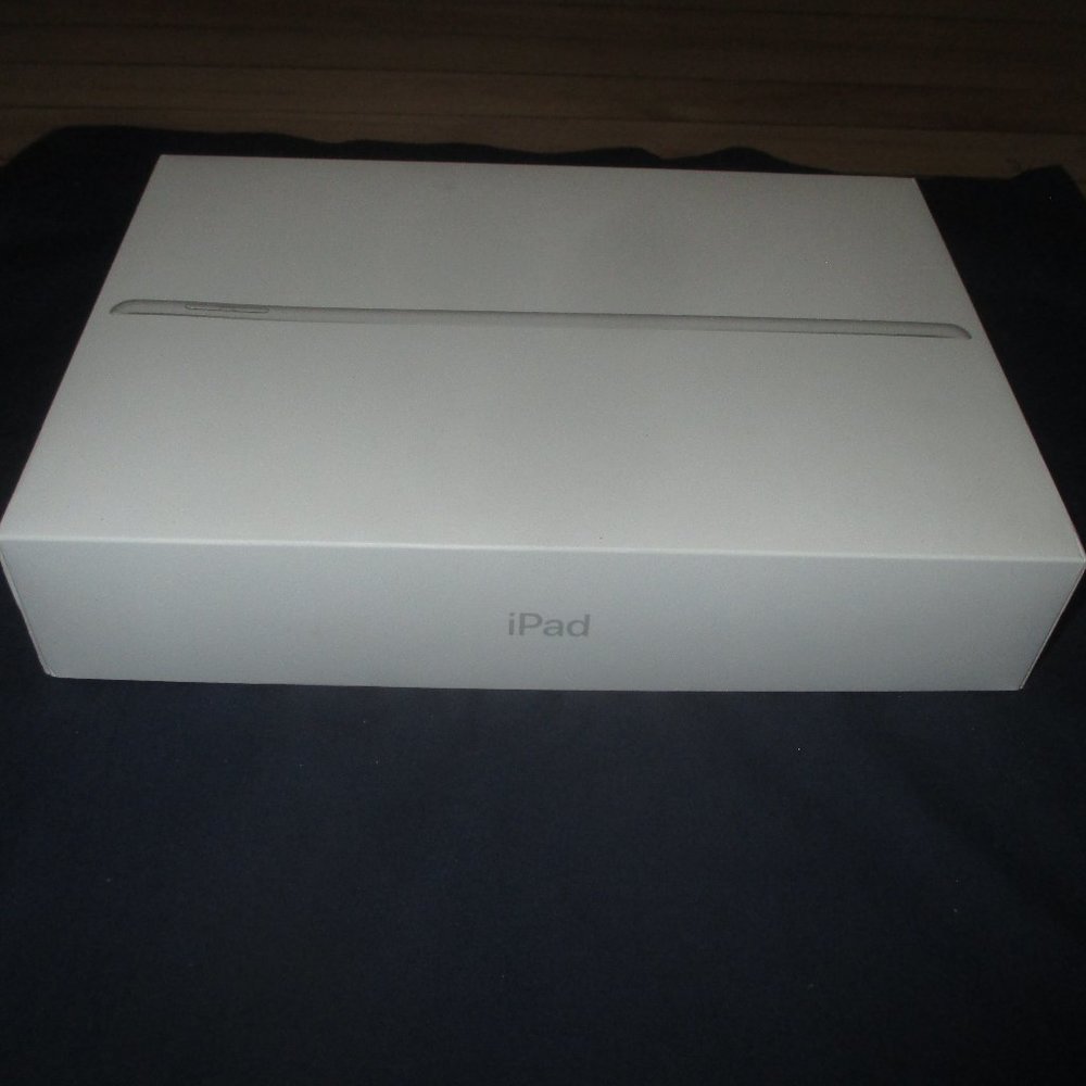 Empty Box for the Apple iPad 8th Generation 32 Gb (from 2020) Color Silver